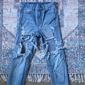 American Eagle, Super High Rise, Size 4, Super Distressed, Lightwash